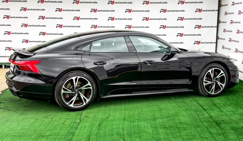 
								Audi e-tron GT full									