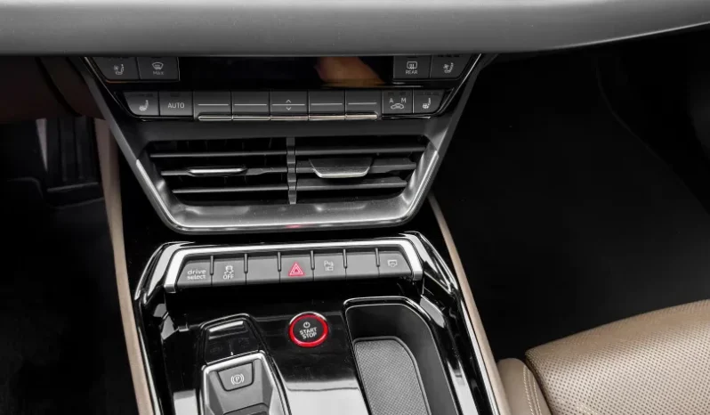 
								Audi e-tron GT full									