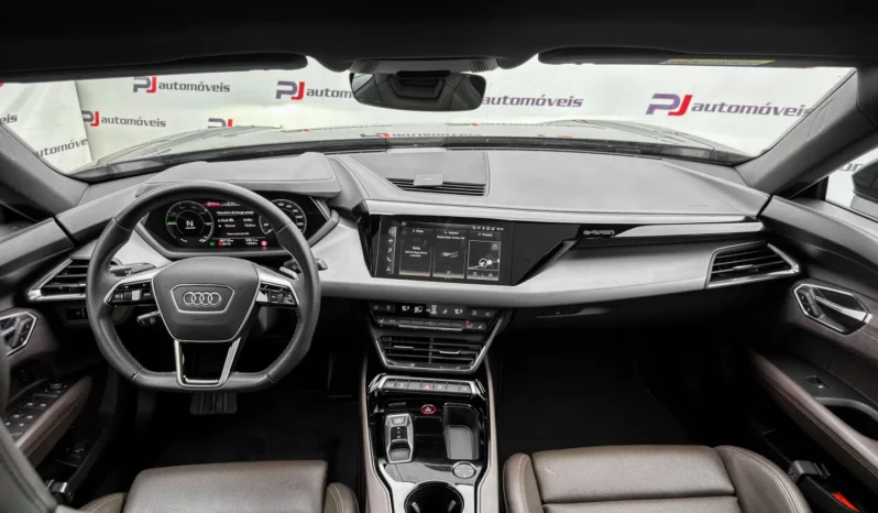 
								Audi e-tron GT full									