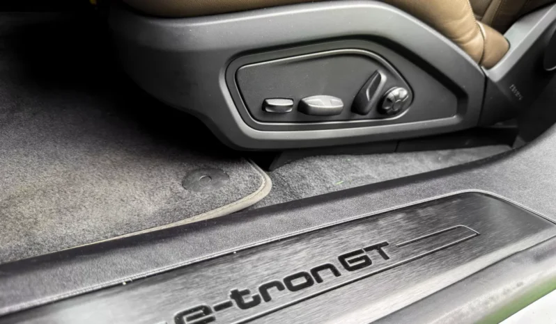 
								Audi e-tron GT full									