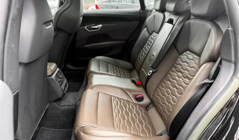 
								Audi e-tron GT full									