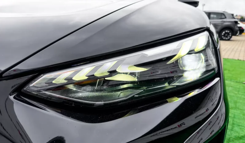 
								Audi e-tron GT full									