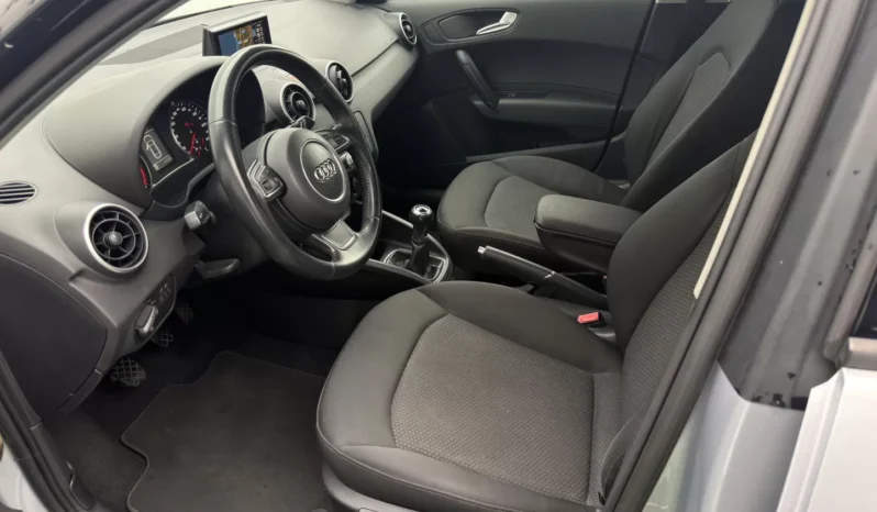 
								Audi A1 Sportback full									