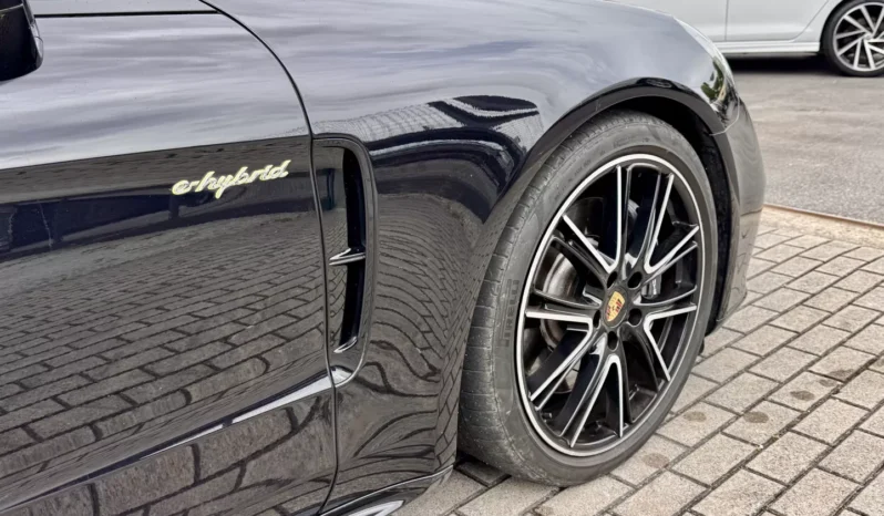 
								Porsche Panamera 4 E-Hybrid full									