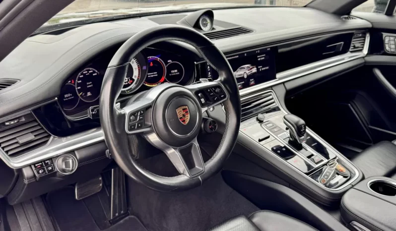
								Porsche Panamera 4 E-Hybrid full									