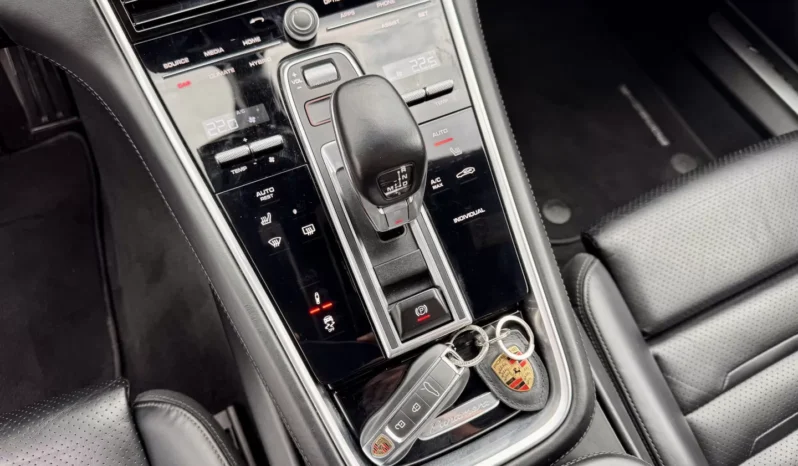 
								Porsche Panamera 4 E-Hybrid full									