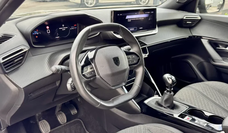 
								Peugeot 2008 1.2 PureTech Allure full									