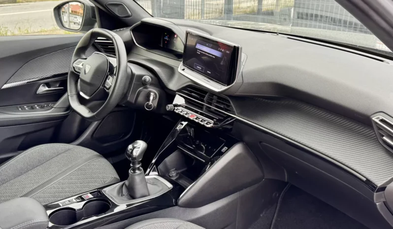 
								Peugeot 2008 1.2 PureTech Allure full									
