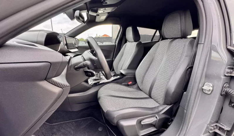 
								Peugeot 2008 1.2 PureTech Allure full									
