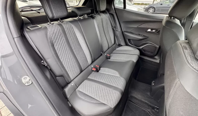 
								Peugeot 2008 1.2 PureTech Allure full									