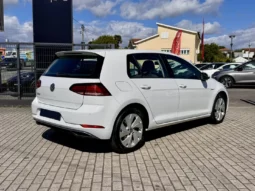 
										VW e-Golf Standard full									