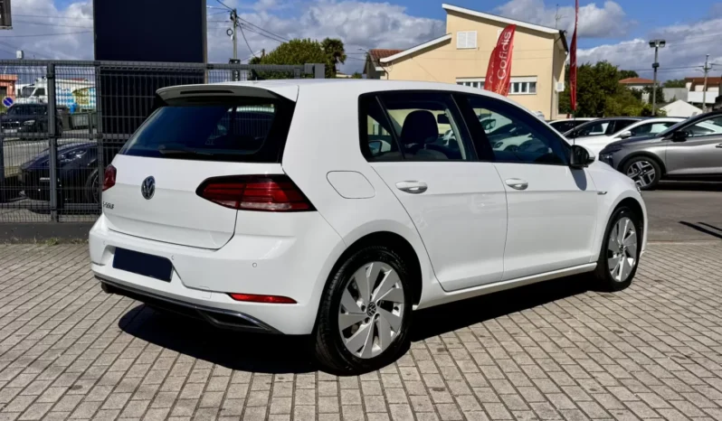 
								VW e-Golf Standard full									