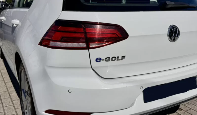 
								VW e-Golf Standard full									