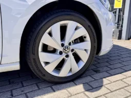 
										VW e-Golf Standard full									