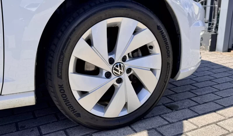 
								VW e-Golf Standard full									