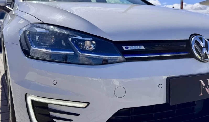 
								VW e-Golf Standard full									