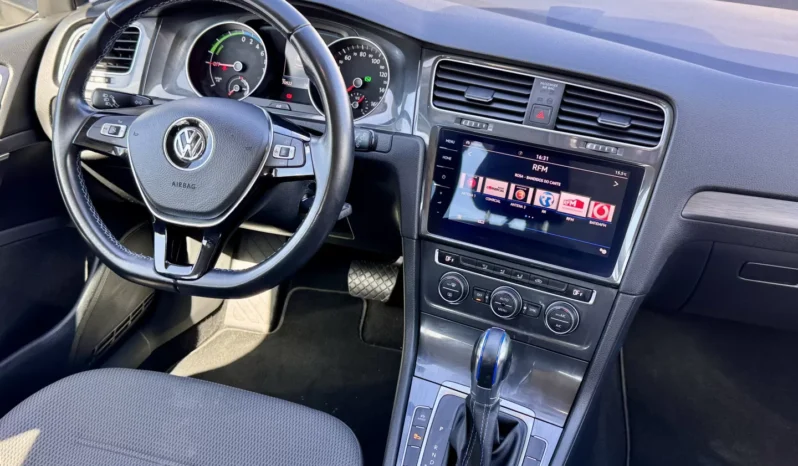 
								VW e-Golf Standard full									