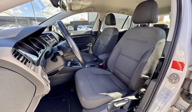 
								VW e-Golf Standard full									