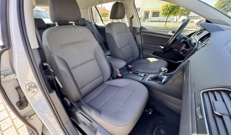 
								VW e-Golf Standard full									