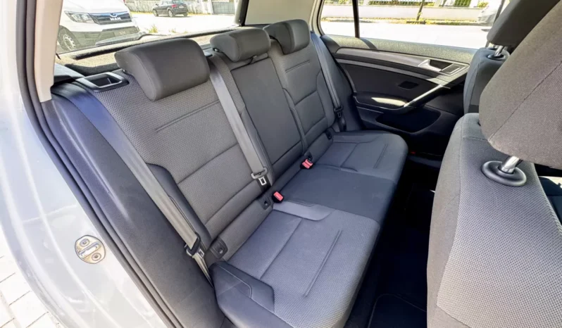 
								VW e-Golf Standard full									