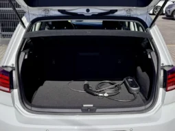 
										VW e-Golf Standard full									