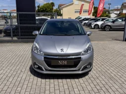 
										Peugeot 208 1.2 PureTech Signature full									