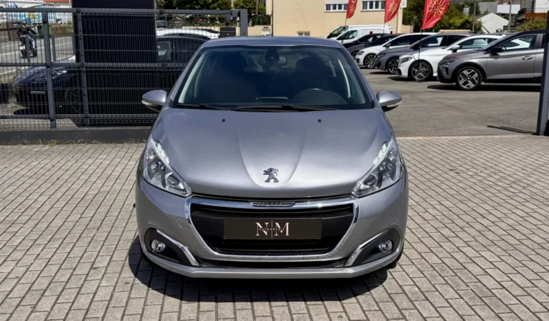 
								Peugeot 208 1.2 PureTech Signature full									