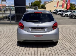 
										Peugeot 208 1.2 PureTech Signature full									