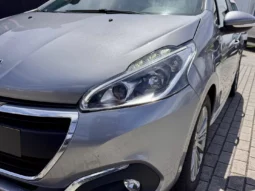 
										Peugeot 208 1.2 PureTech Signature full									