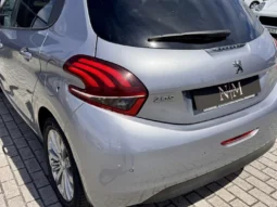 
										Peugeot 208 1.2 PureTech Signature full									
