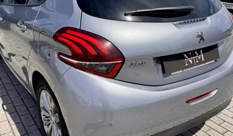 
								Peugeot 208 1.2 PureTech Signature full									