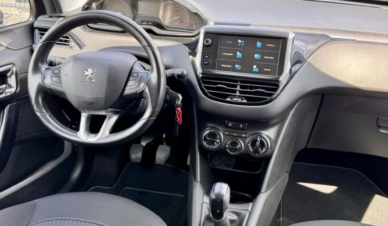 
								Peugeot 208 1.2 PureTech Signature full									