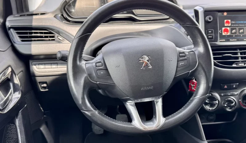 
								Peugeot 208 1.2 PureTech Signature full									