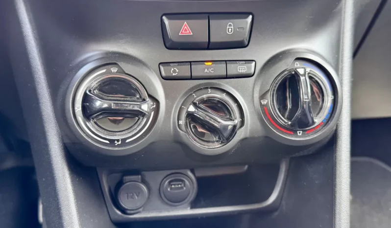 
								Peugeot 208 1.2 PureTech Signature full									