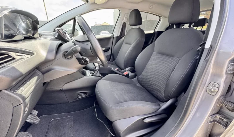 
								Peugeot 208 1.2 PureTech Signature full									