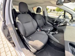 
										Peugeot 208 1.2 PureTech Signature full									