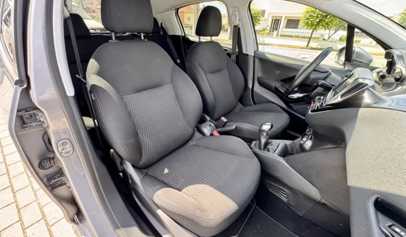 
								Peugeot 208 1.2 PureTech Signature full									