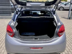 
										Peugeot 208 1.2 PureTech Signature full									