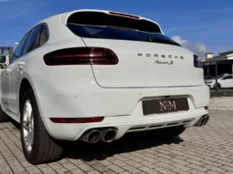 
										Porsche Macan S full									