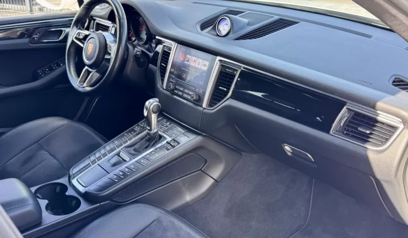 
								Porsche Macan S full									