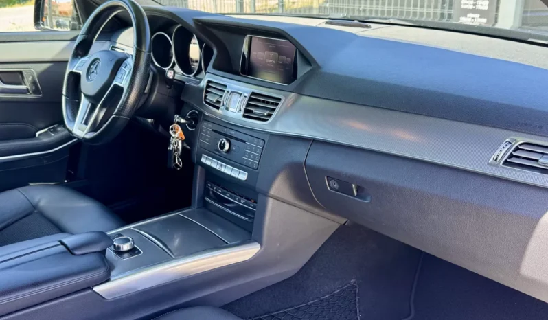 
								Mercedes-Benz E 250 BlueTEC Avantgarde Auto. full									