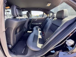 
										Mercedes-Benz E 250 BlueTEC Avantgarde Auto. full									