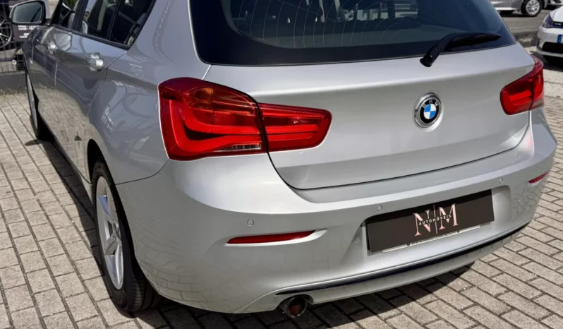 
								BMW 116 d Line Sport Auto full									