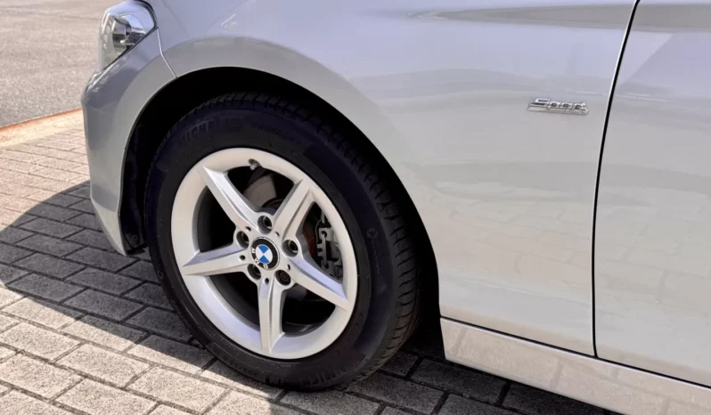 
								BMW 116 d Line Sport Auto full									