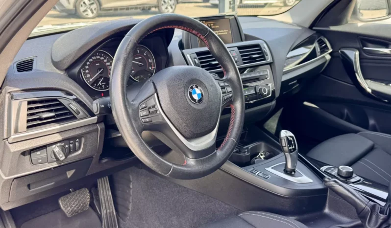 
								BMW 116 d Line Sport Auto full									
