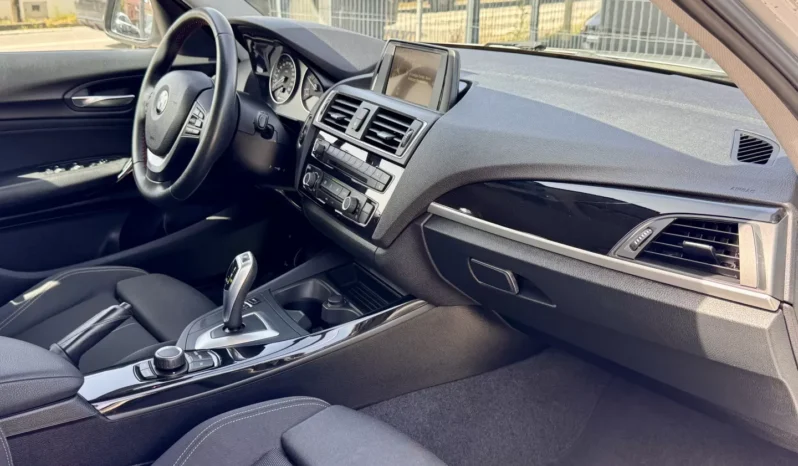 
								BMW 116 d Line Sport Auto full									
