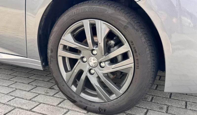 
								Peugeot 208 1.2 PureTech Active Pack full									