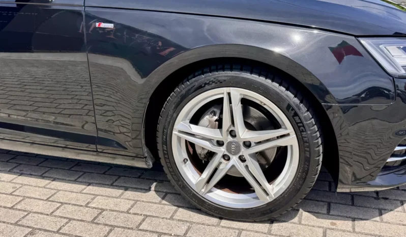 
								Audi A4 2.0 TDI S-line S tronic full									
