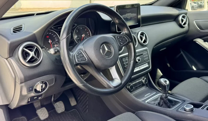 
								Mercedes-Benz A 200 d Urban full									