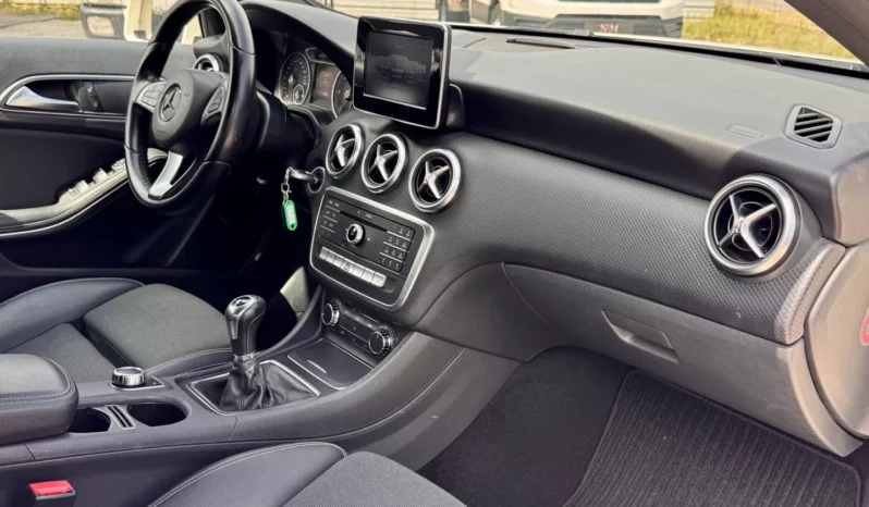 
								Mercedes-Benz A 200 d Urban full									